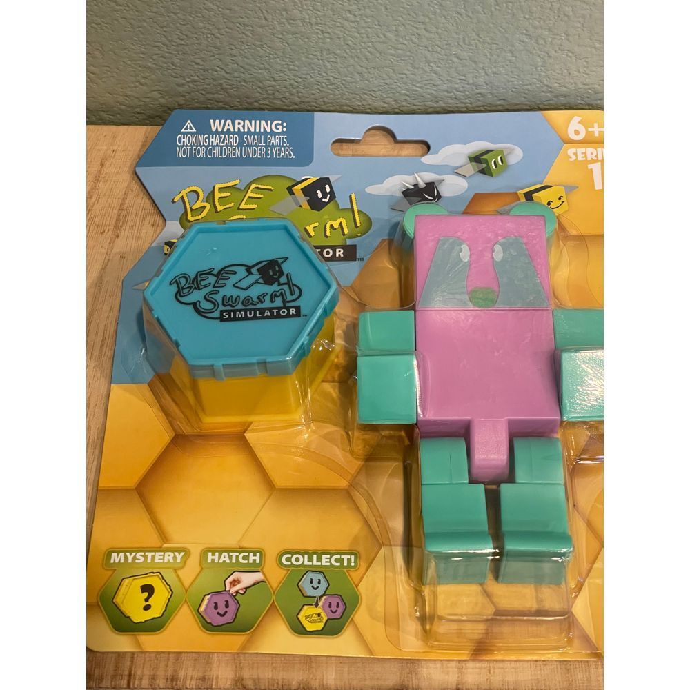 Bee Swarm Simulator Series 1 Gummy Bear Action Figure Pack – New in Box - Picture 4 of 8